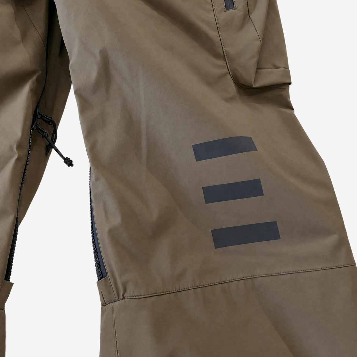 Endeavor 3L Scout Removable Bib Pant Algae, calf print detail