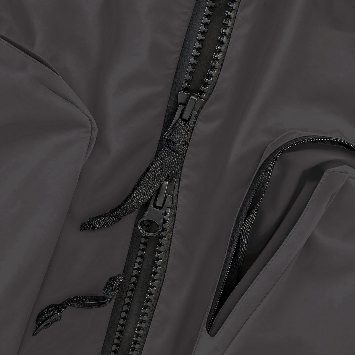 Endeavor 3L Bellow Jacket in Black, zip pulls