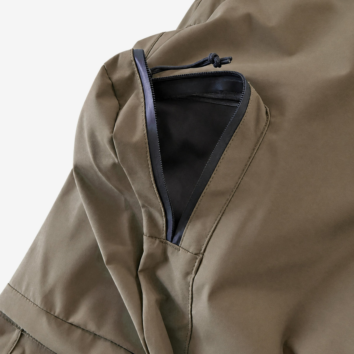 Endeavor 3L Scout Removable Bib Pant Algae, cargo pocket detail