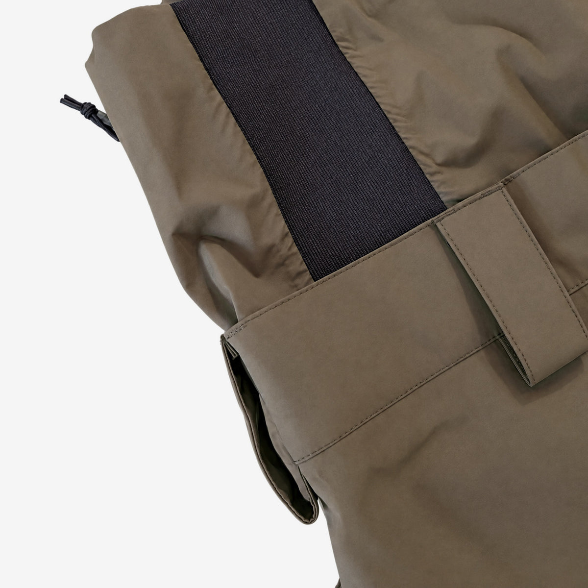Endeavor 3L Scout Removable Bib Pant Algae, rear stretch panel detail