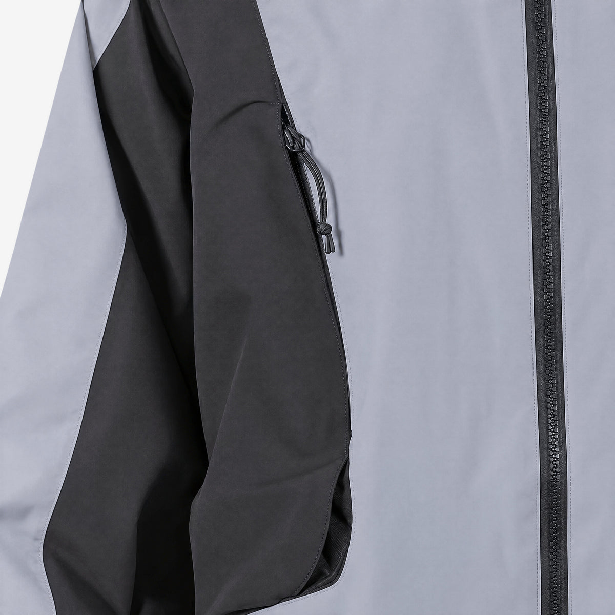 Endeavor 2L Patrol Jacket Graphite, chest pocket detail