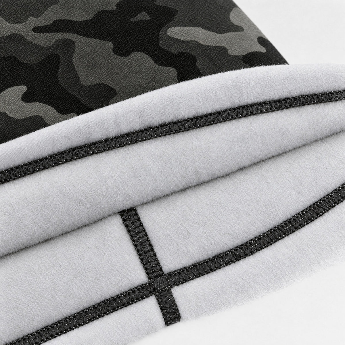 Airhole Airtube Ergo Polar Fleece – Stealth Camo – Polar fleece close-up