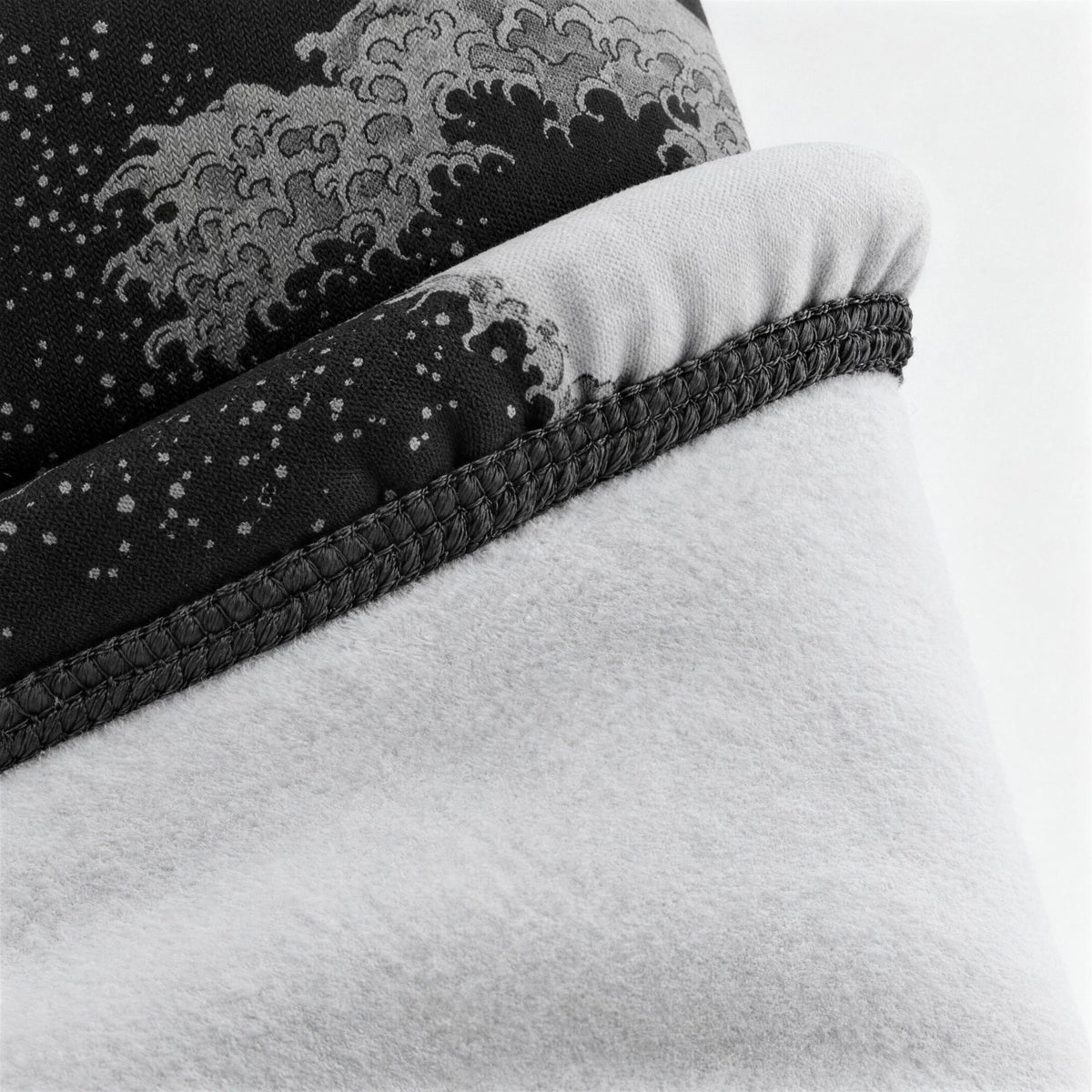 Airhole Balaclava Hinge Polar Fleece – Board Archive Black – Polar fleece close-up