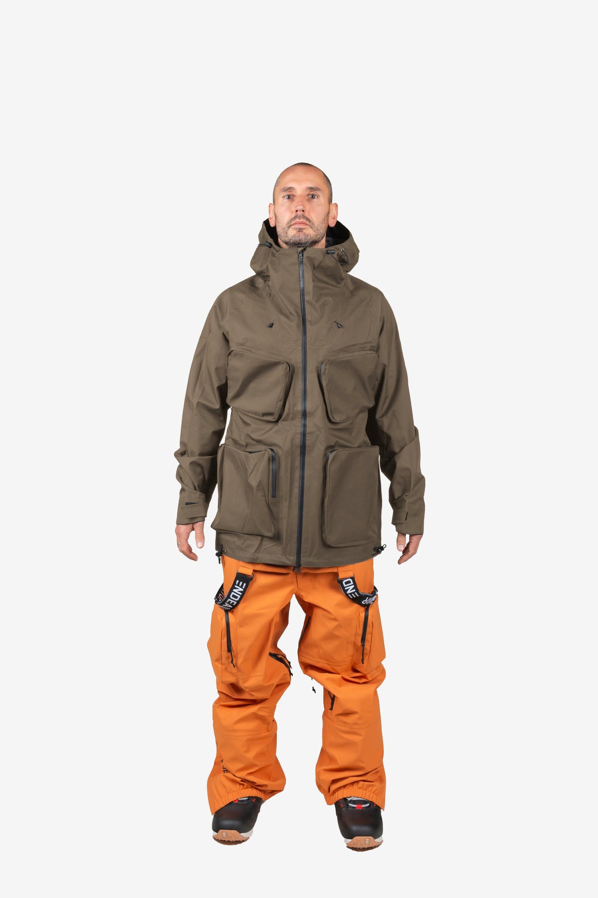 Endeavor 3L Bellow Jacket – Algae, on model