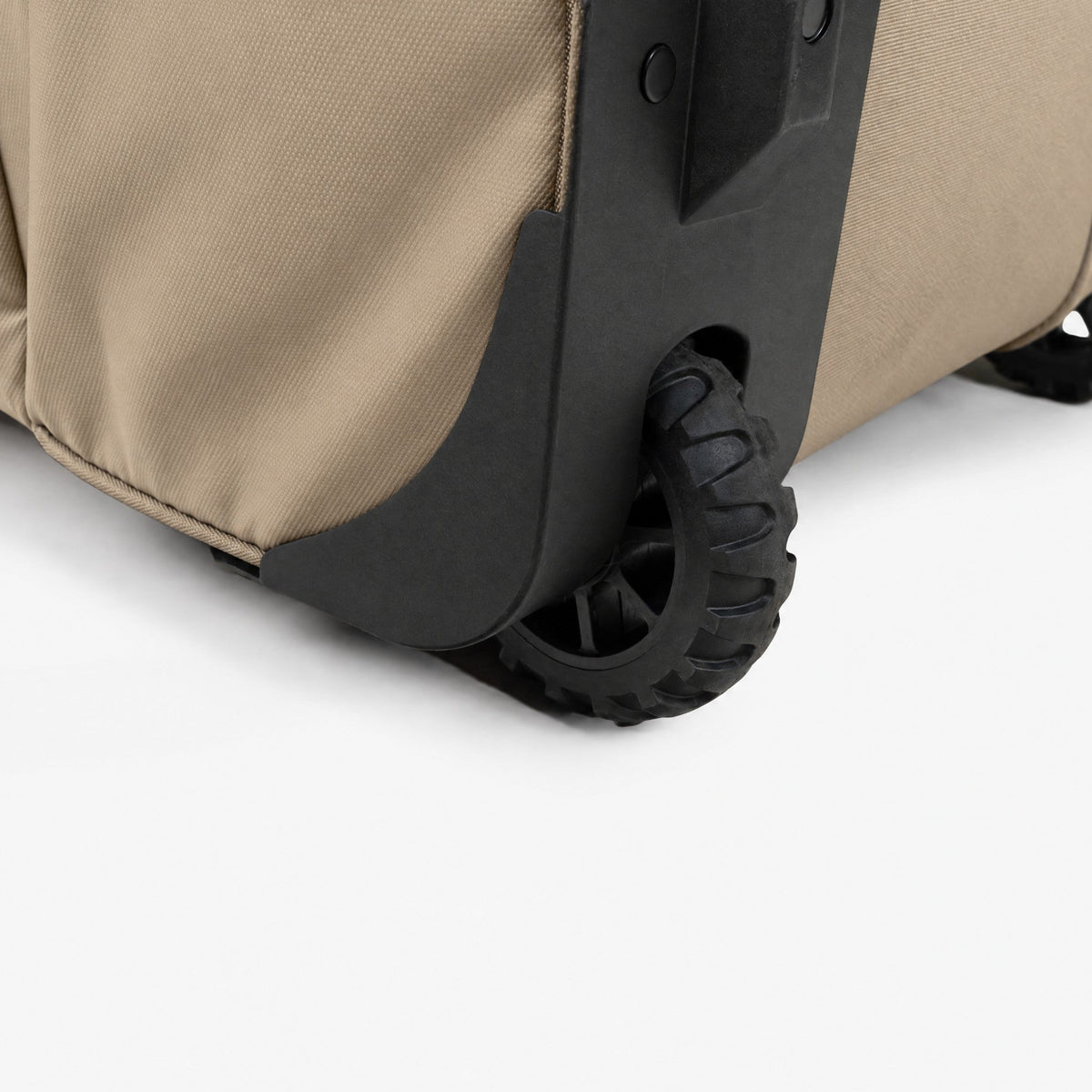 Endeavor Expedition Roller Bag – Sand – wheel close-up