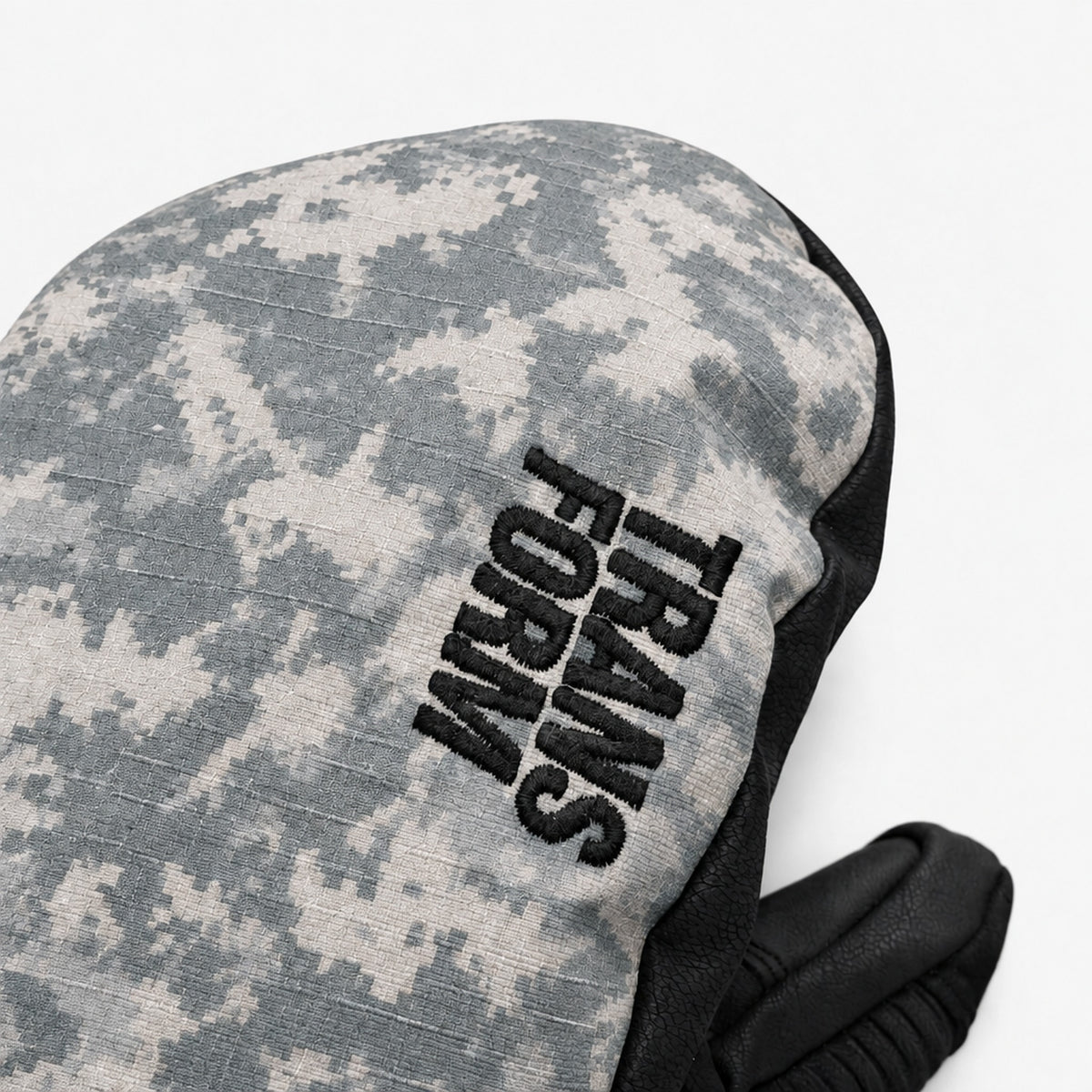 Transform KO Mitt LTD – Digi Camo Rip Stop – embroidered logo detail