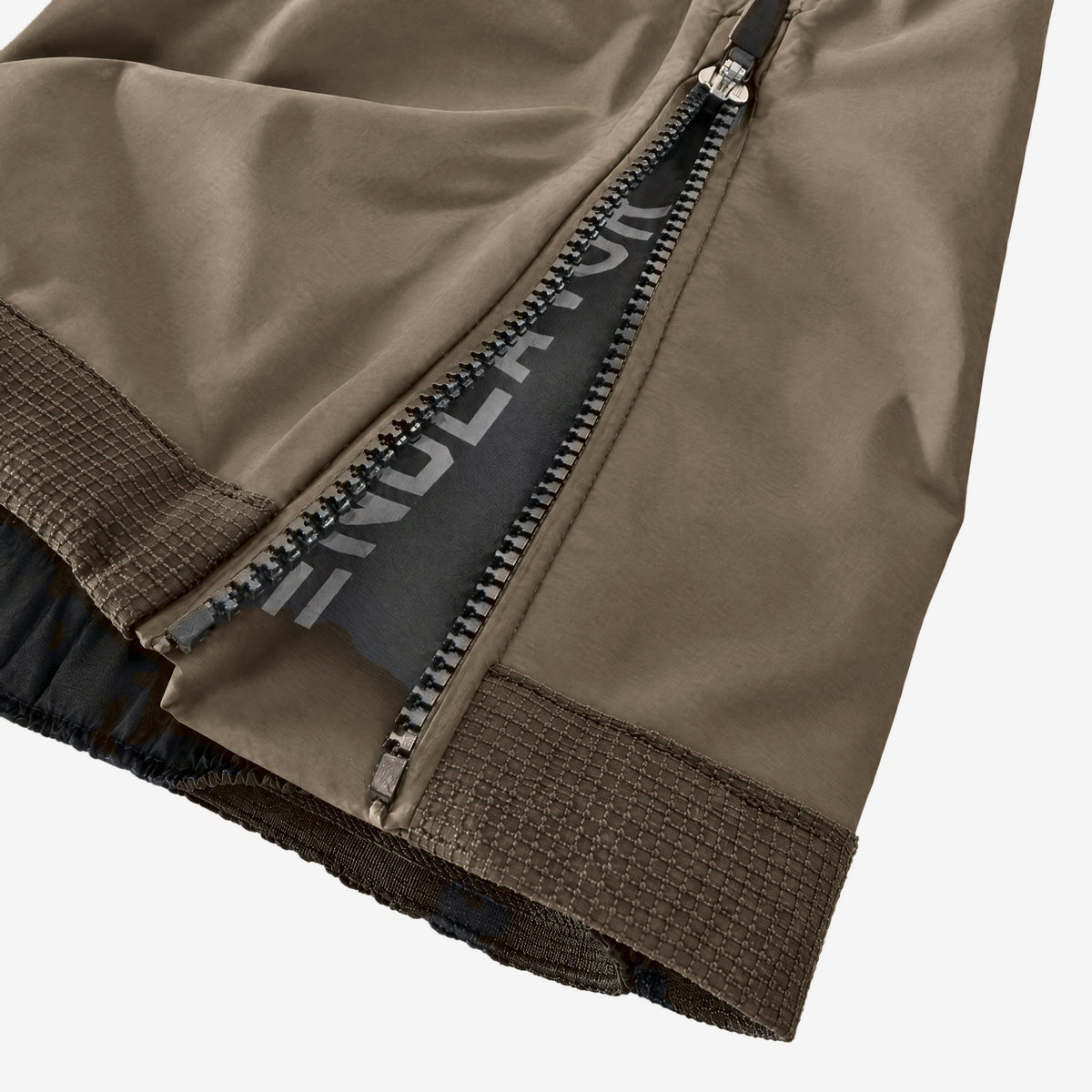 Endeavor 3L Shelter Bib Pant Algae, boot zip hem detail