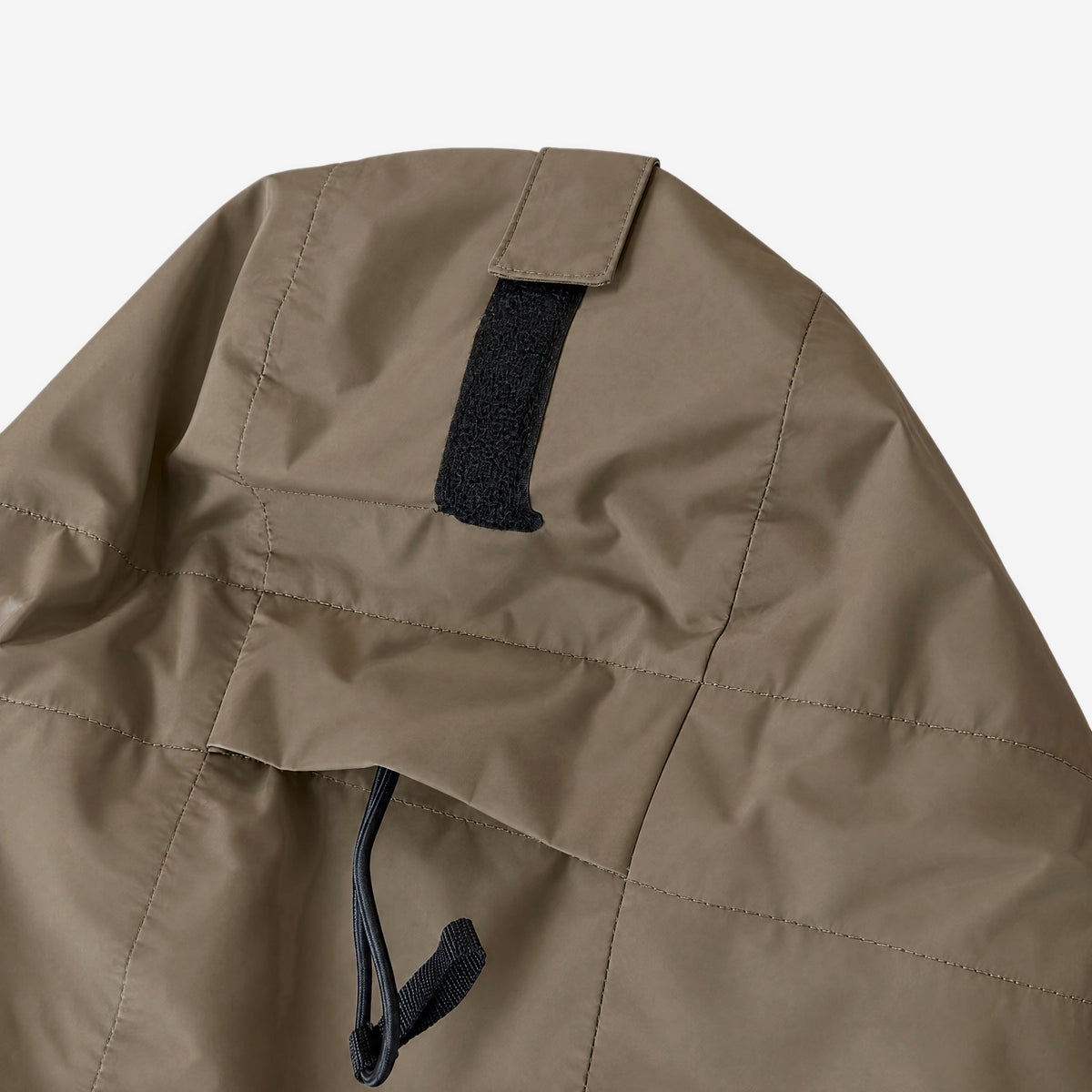 Endeavor 3L Bellow Jacket in Algae, hood back adjuster