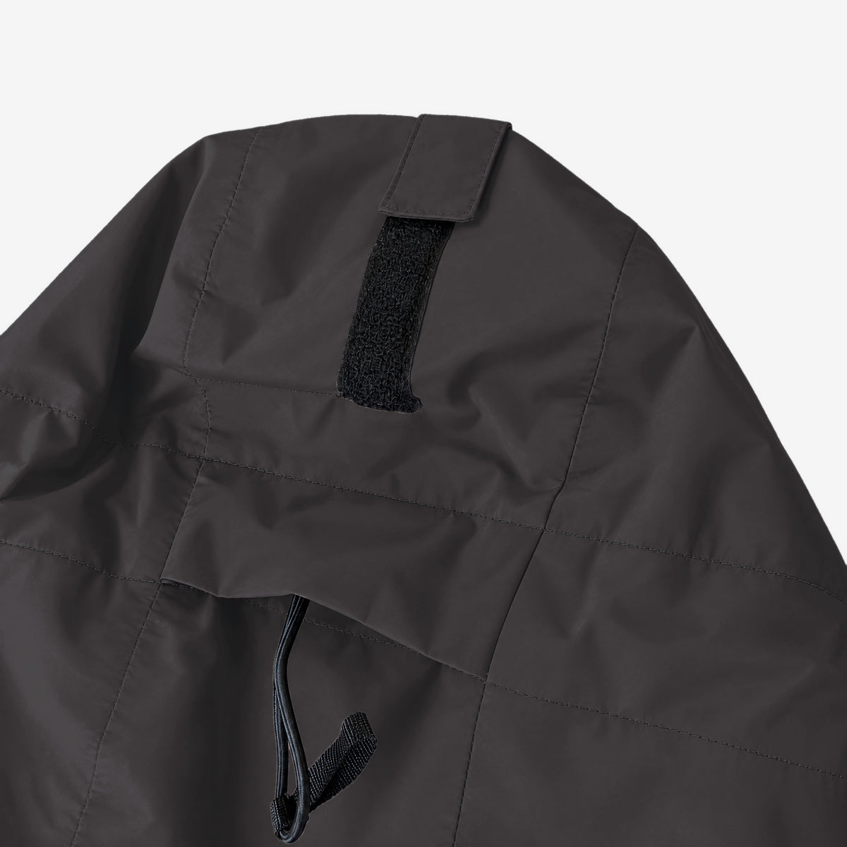 Endeavor 3L Bellow Jacket in Black, hood back adjuster