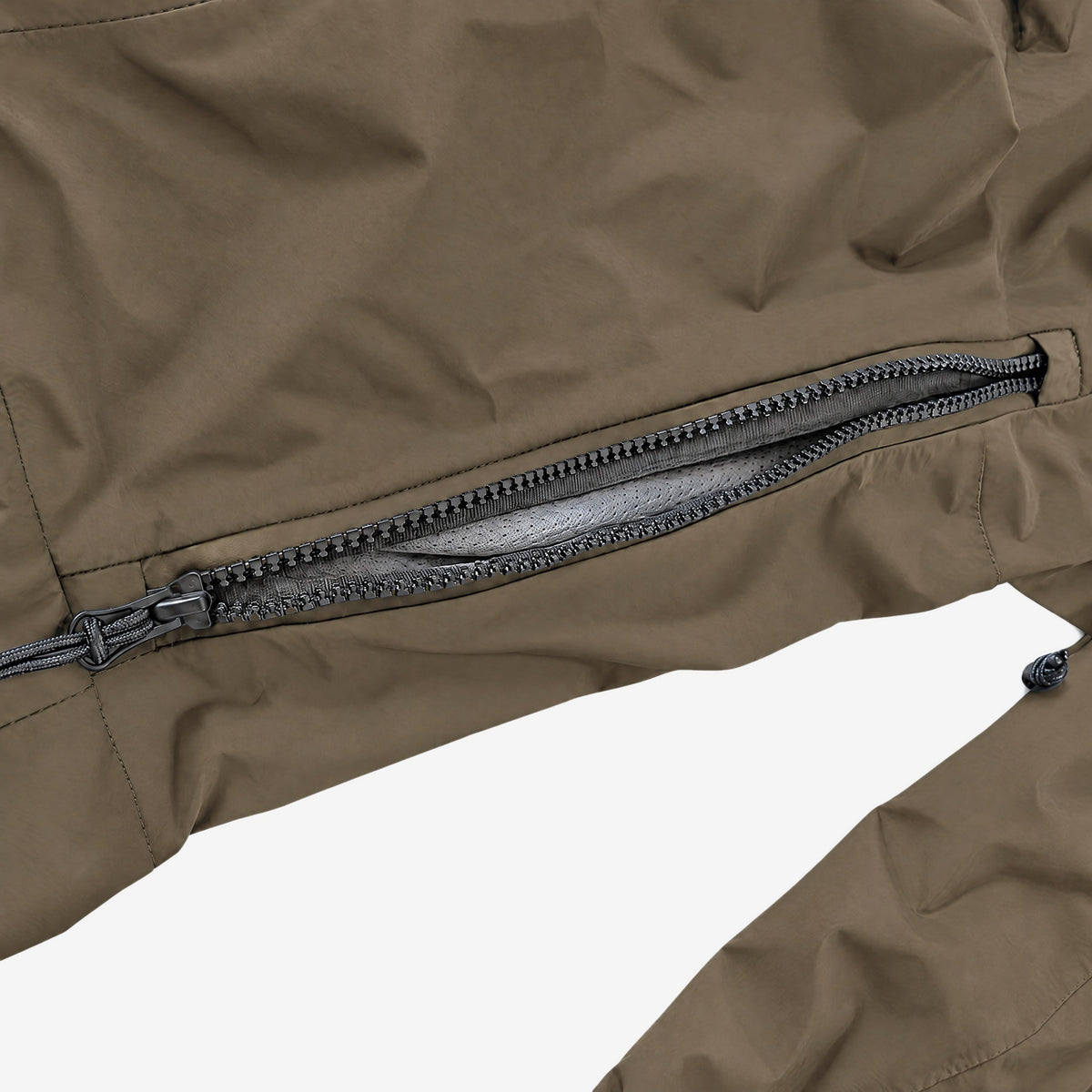 Endeavor 3L Shelter Bib Pant Algae, thigh pocket detail