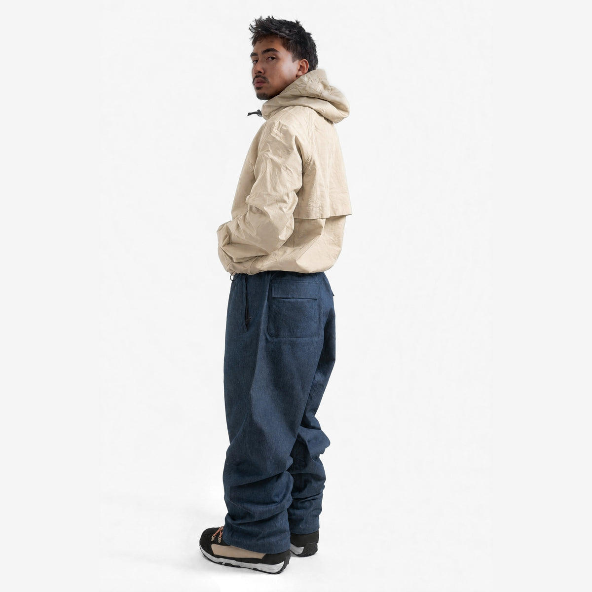 Endeavor 20K Windbreaker in Fiber, on model, another angle