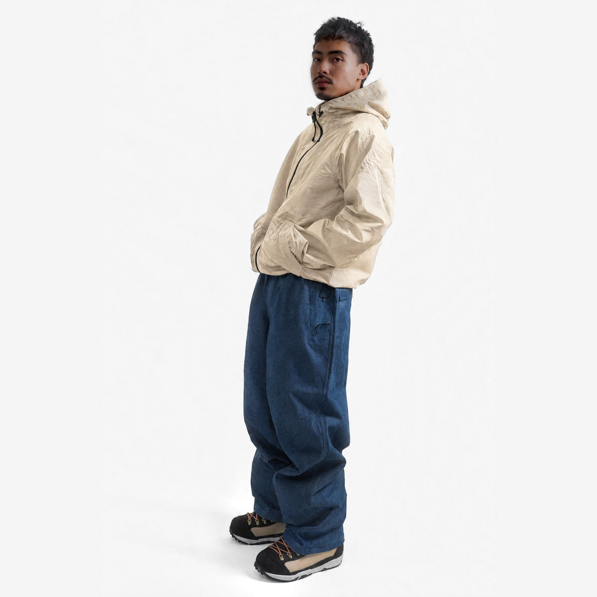 Endeavor 20K Windbreaker in Fiber, on model, another angle