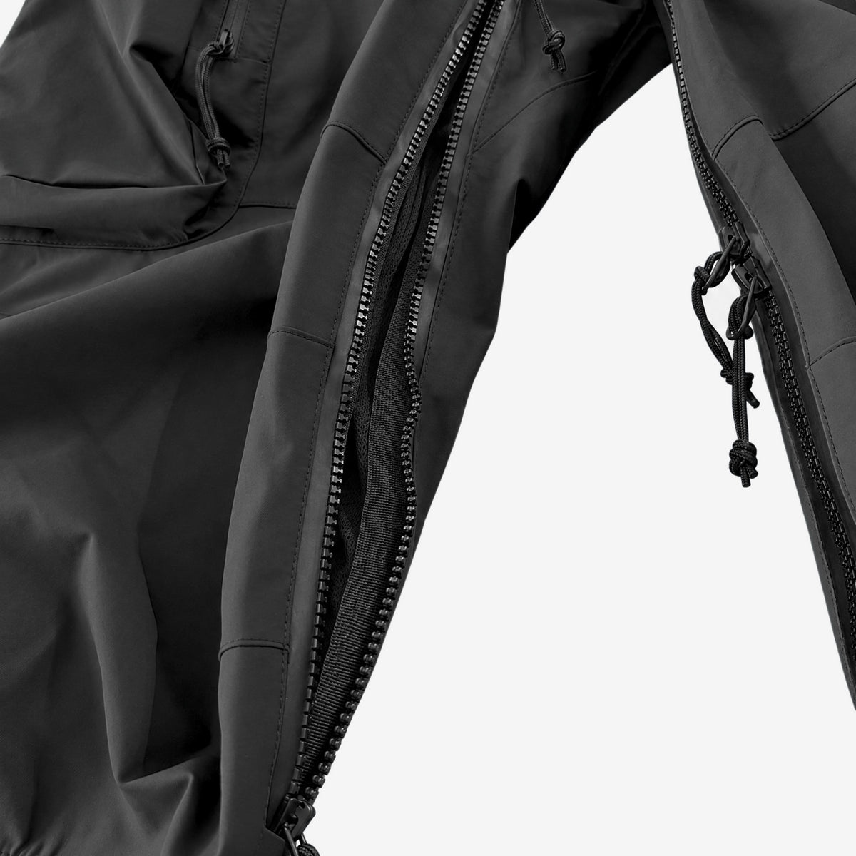 Endeavor 3L Scout Removable Bib Pant Black, inner thigh vent detail
