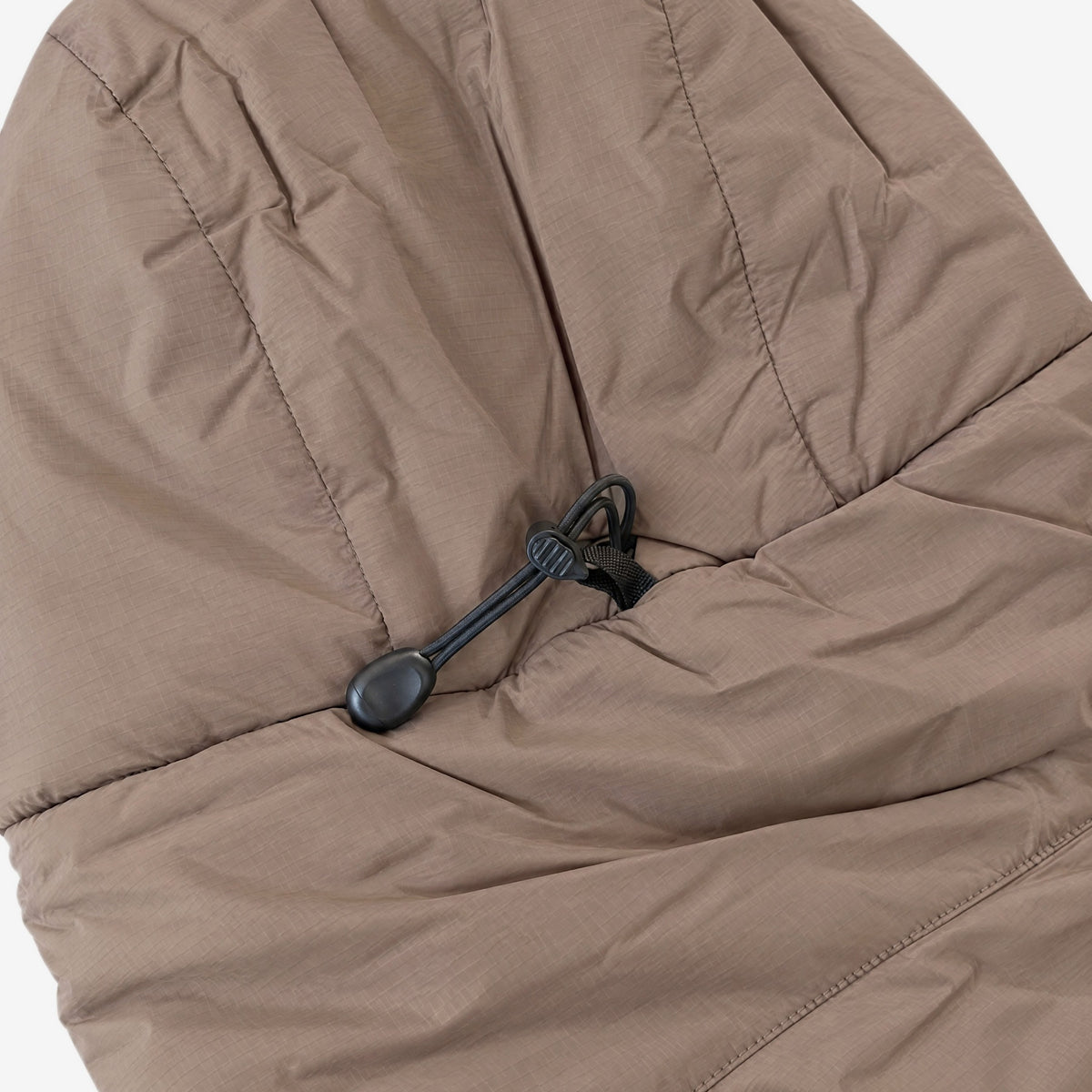 Endeavor Aeroshield Insulated Jacket in Silt, hood adjuster at the back of the hood