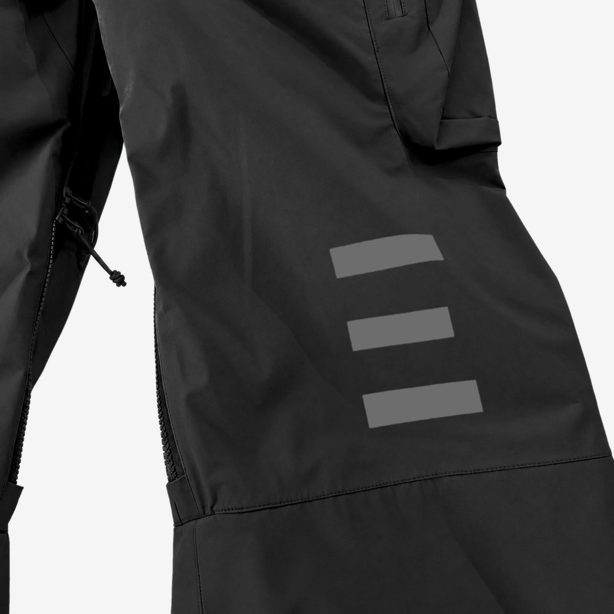 Endeavor 3L Scout Removable Bib Pant Black, calf print detail