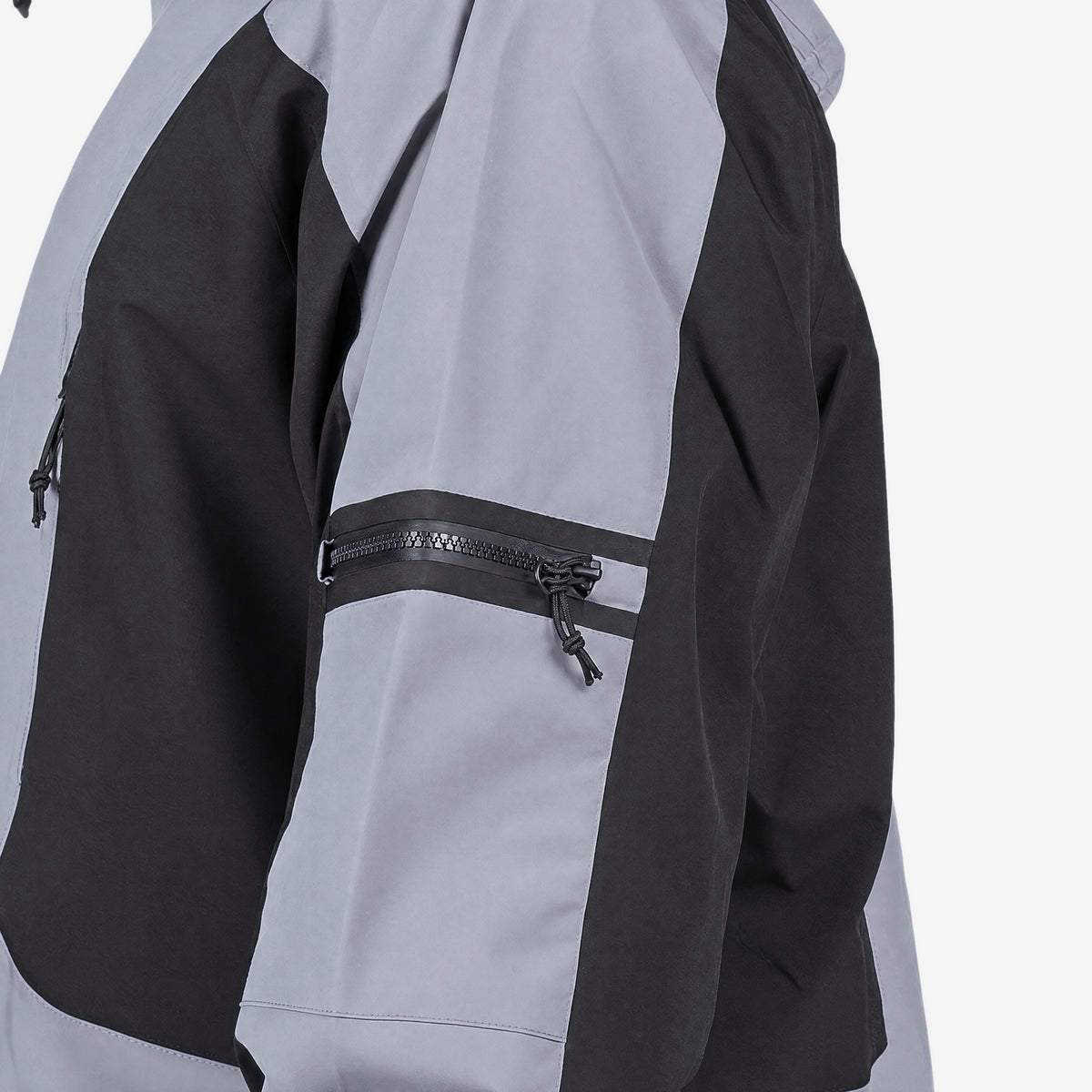 Endeavor 2L Patrol Jacket Graphite, sleeve pass pocket detail
