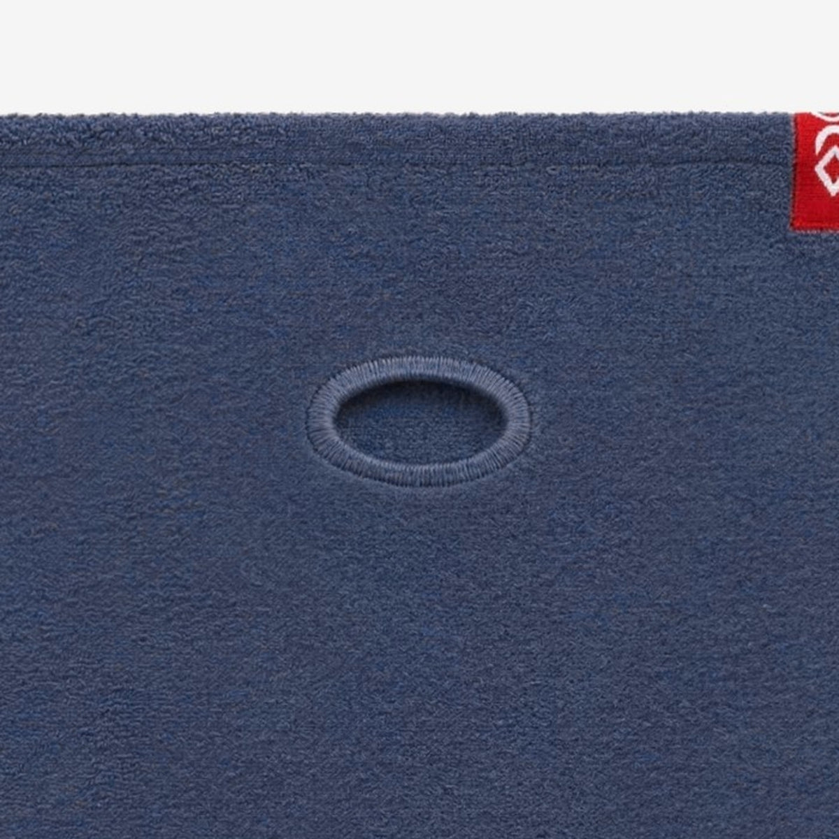 AHA1MF-NAVY-DETAIL-HOLE