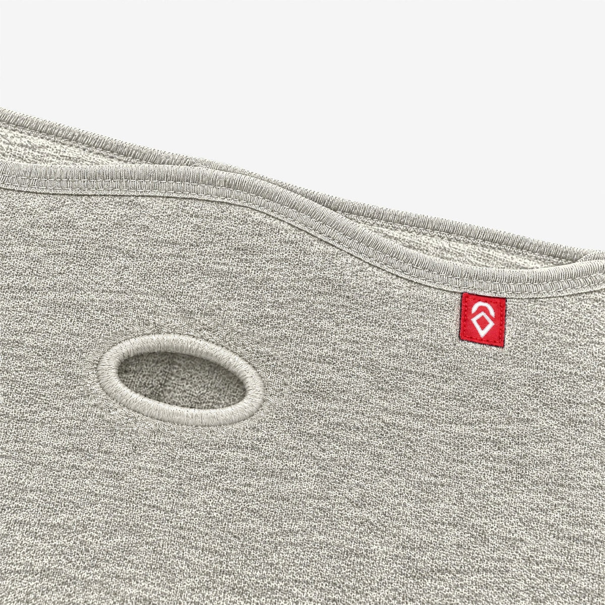 Airhole Airtube Ergo Merino – Cream – Embroidered airhole close-up