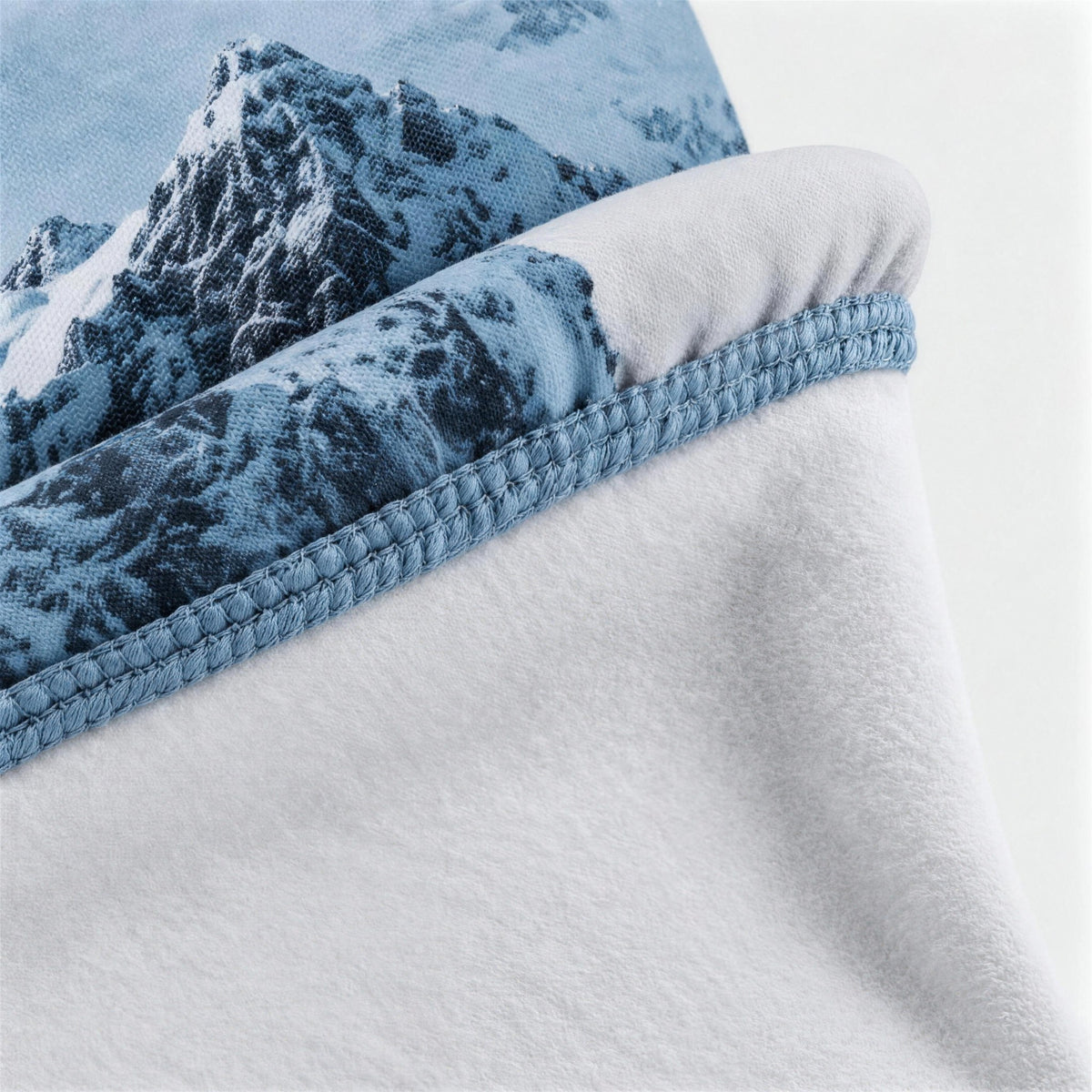 Airhole Balaclava Hinge Polar Fleece – Tyler Ravelle – Polar fleece close-up