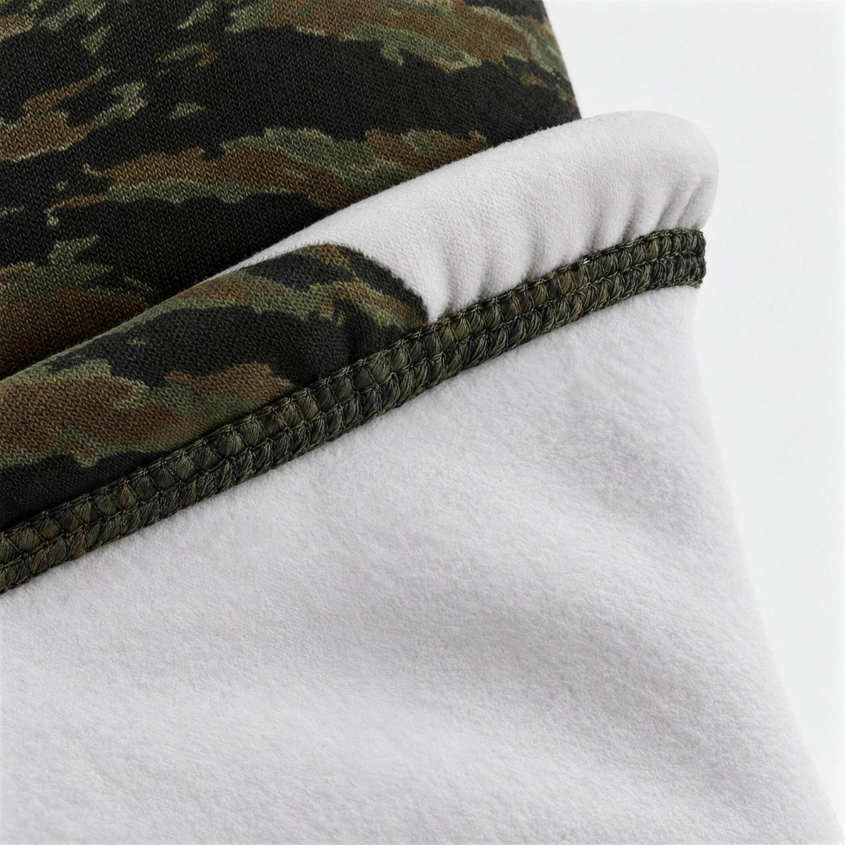 Airhole Balaclava Hinge Polar Fleece – Tiger Camo – Polar fleece close-up