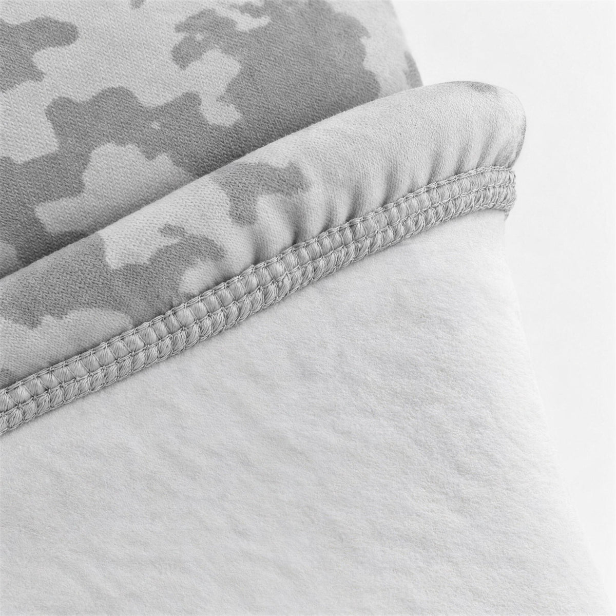 Airhole Balaclava Hinge Polar Fleece – White Camo – Polar fleece close-up