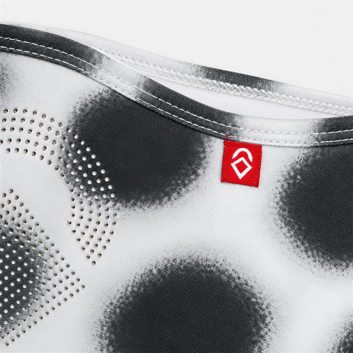 Airhole Airtube Ergo Laser Polar Fleece – Pod – Laser micro-airholes close-up