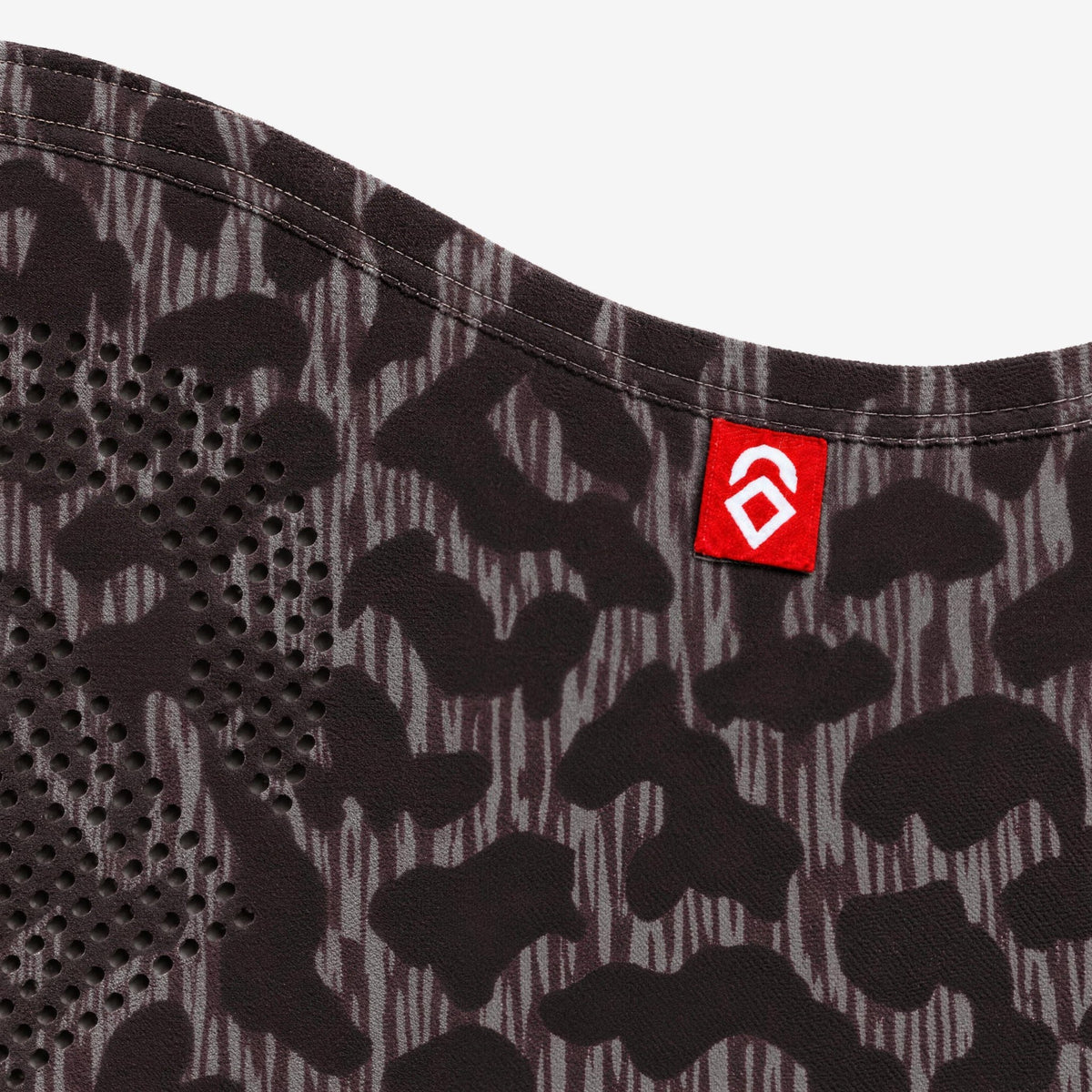 Airhole Airtube Ergo Laser Polar Fleece – Thicket – Laser micro-airholes close-up