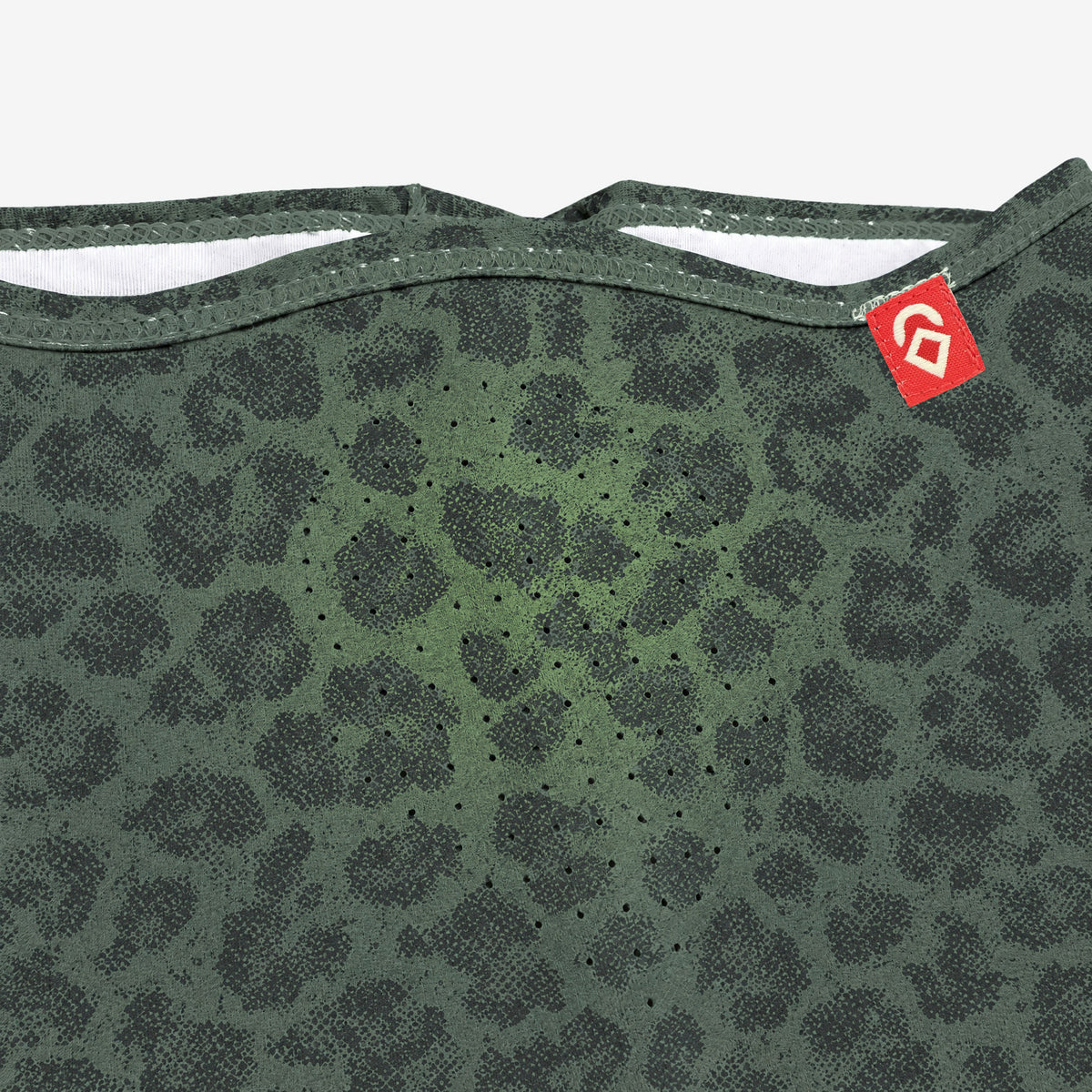 Airhole Balaclava Hyper Hole – Camo – Heat colour change close-up