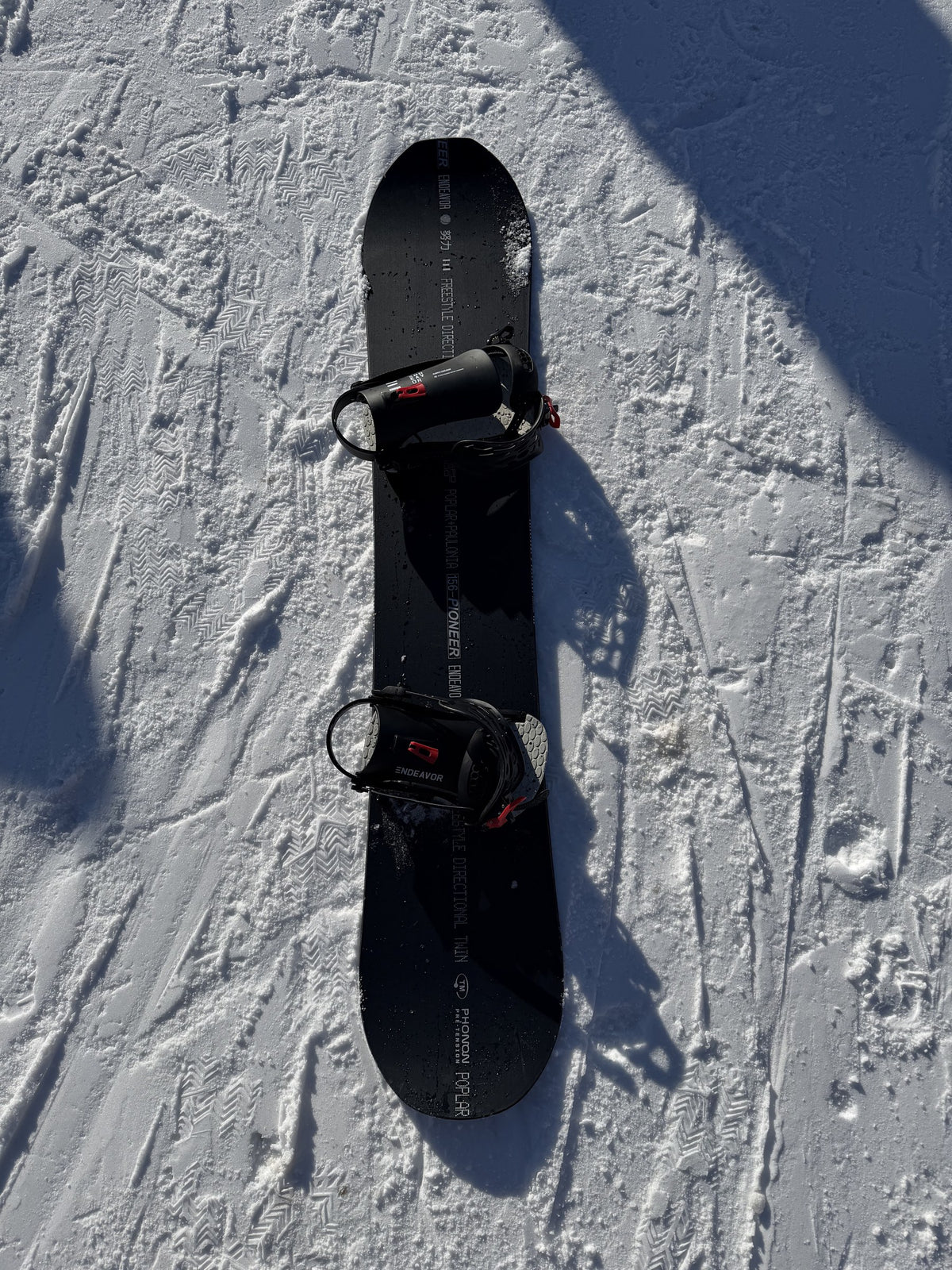 Endeavor Pioneer snowboard with bindings on the snow