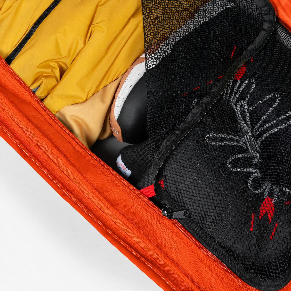Endeavor Expedition Roller Bag – Flame – interior close-up