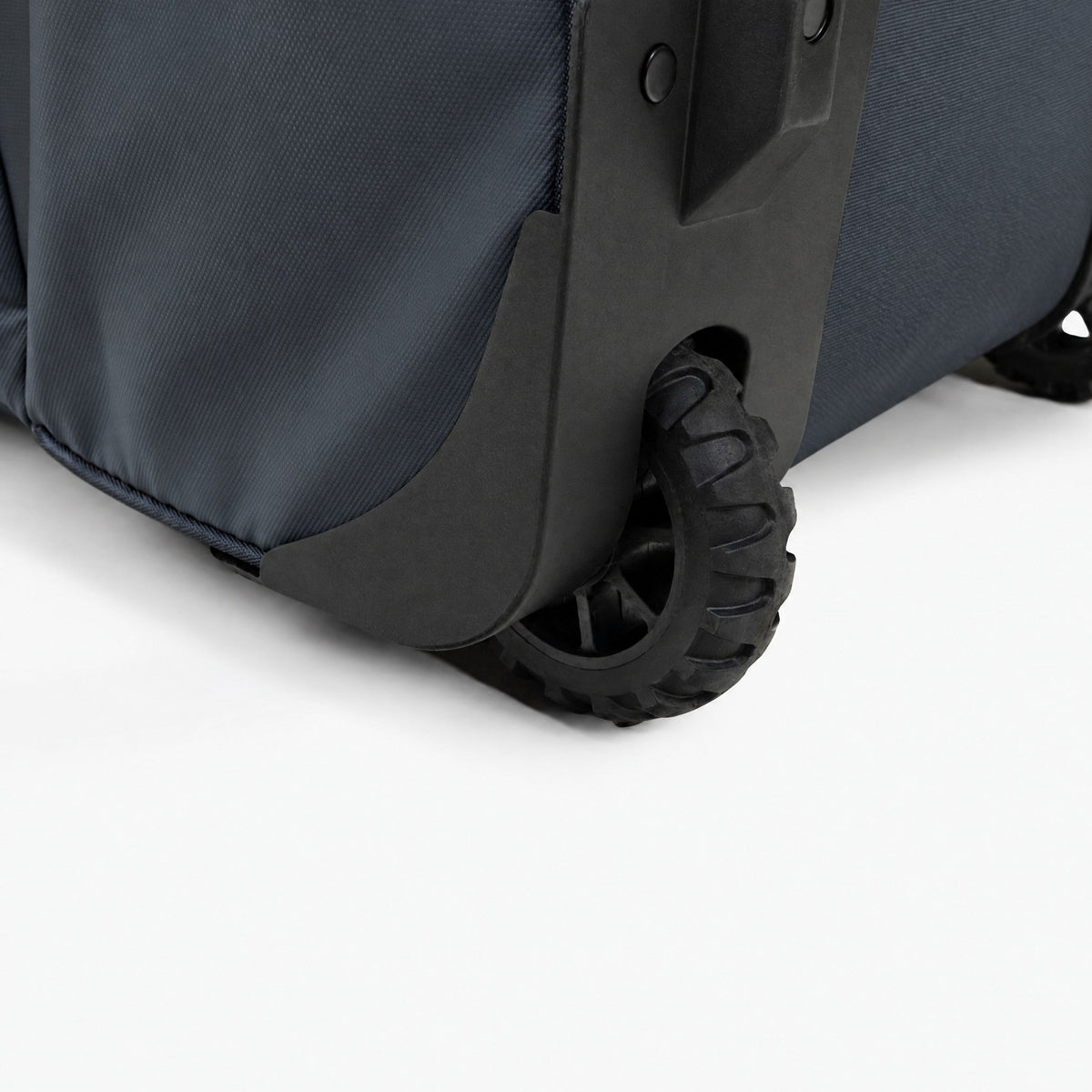 Endeavor Expedition Roller Bag – Graphite – wheel close-up