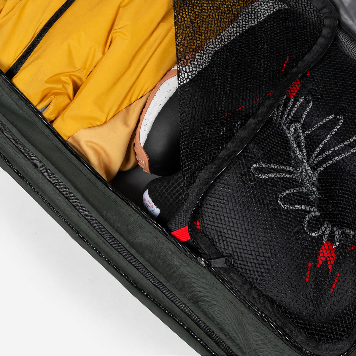 Endeavor Expedition Roller Bag – Moss – interior close-up