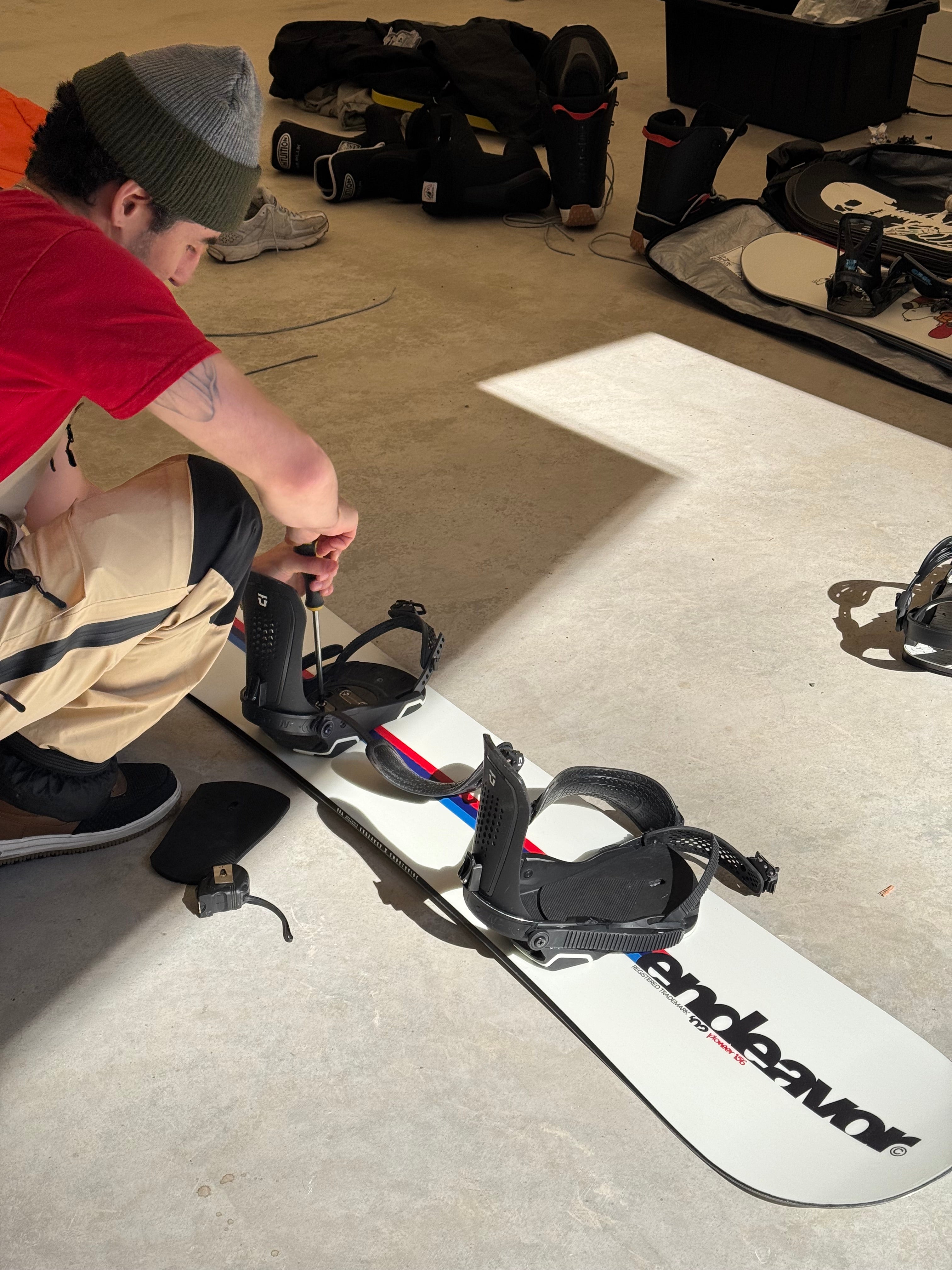 Endeavor Pioneer Snowboard - All-Mountain | Stability & Pop