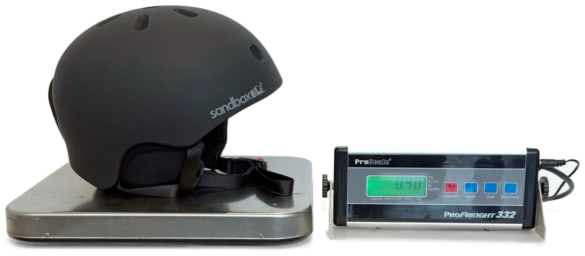 Sandbox Legend X helmet on a scale reading 0.40 kg