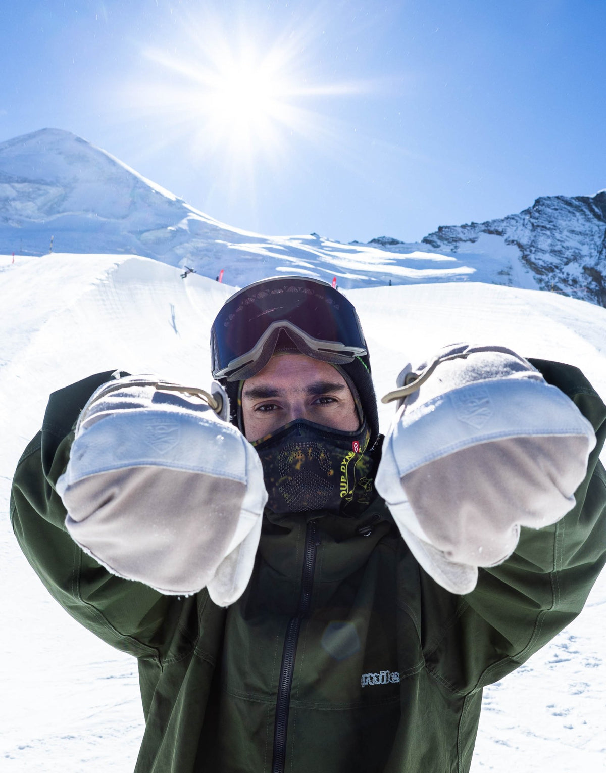 Airhole rider in an Airhole face mask on the mountain