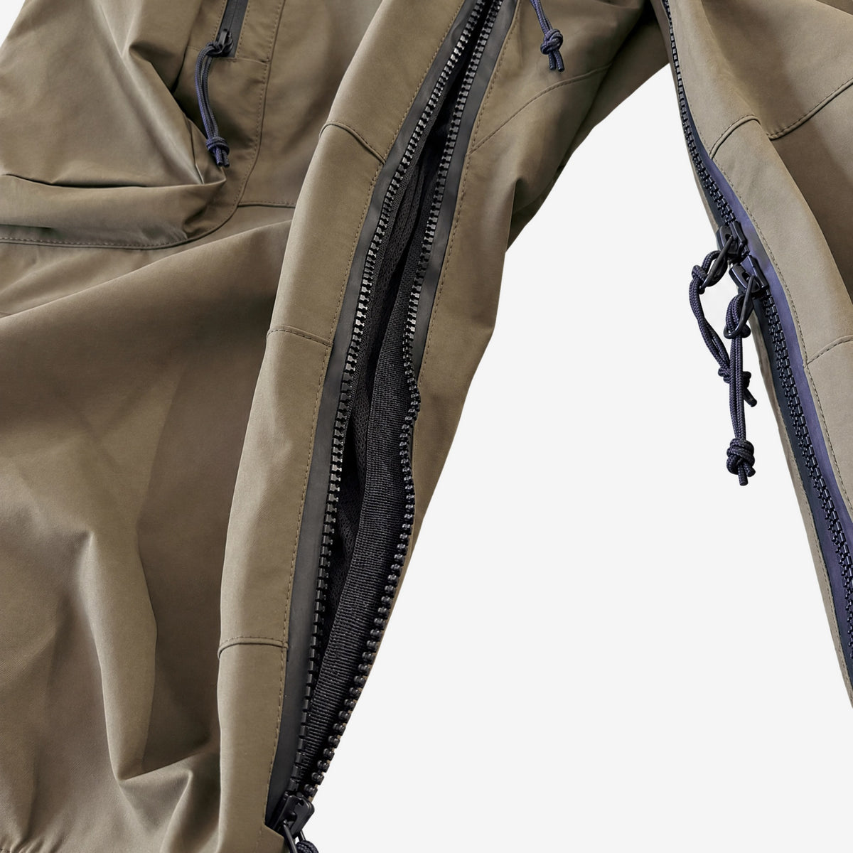 Endeavor 3L Scout Removable Bib Pant Algae, inner thigh vent detail