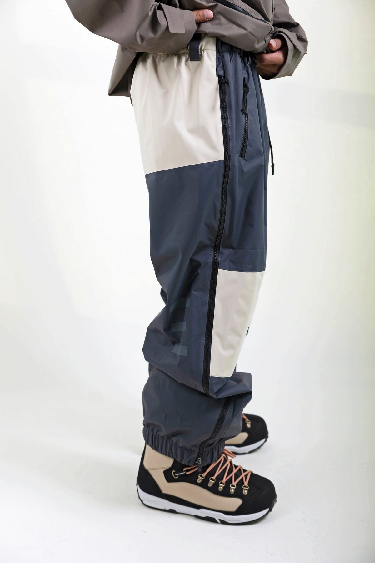 Pants collection tile