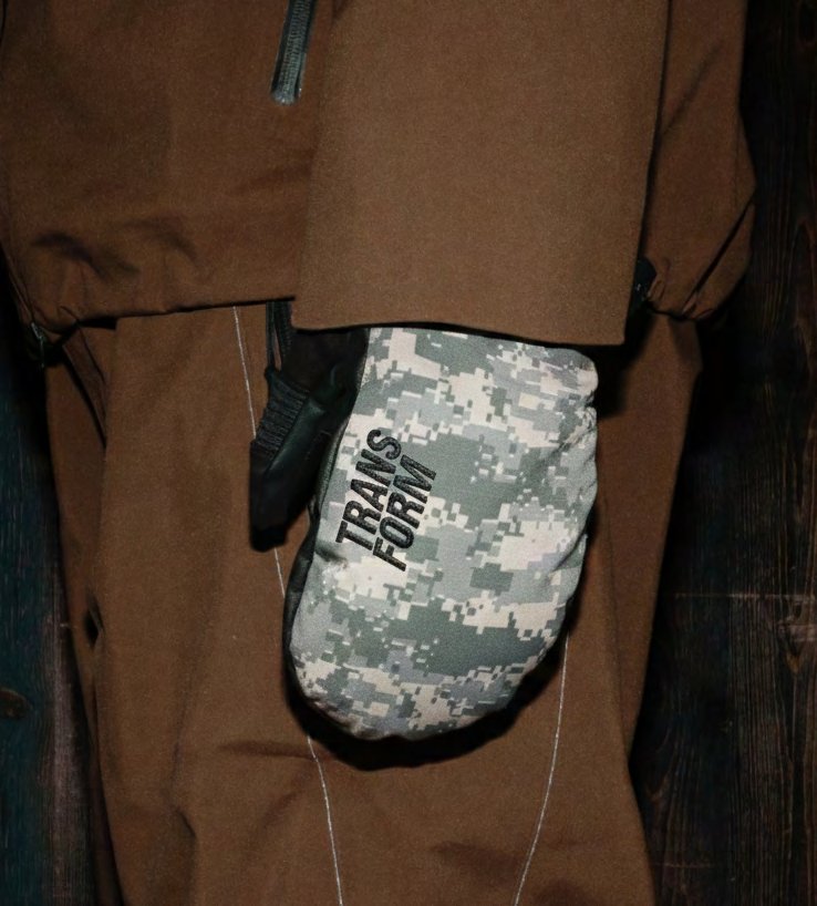 Transform KO Mitt LTD in Digi Camo Rip Stop